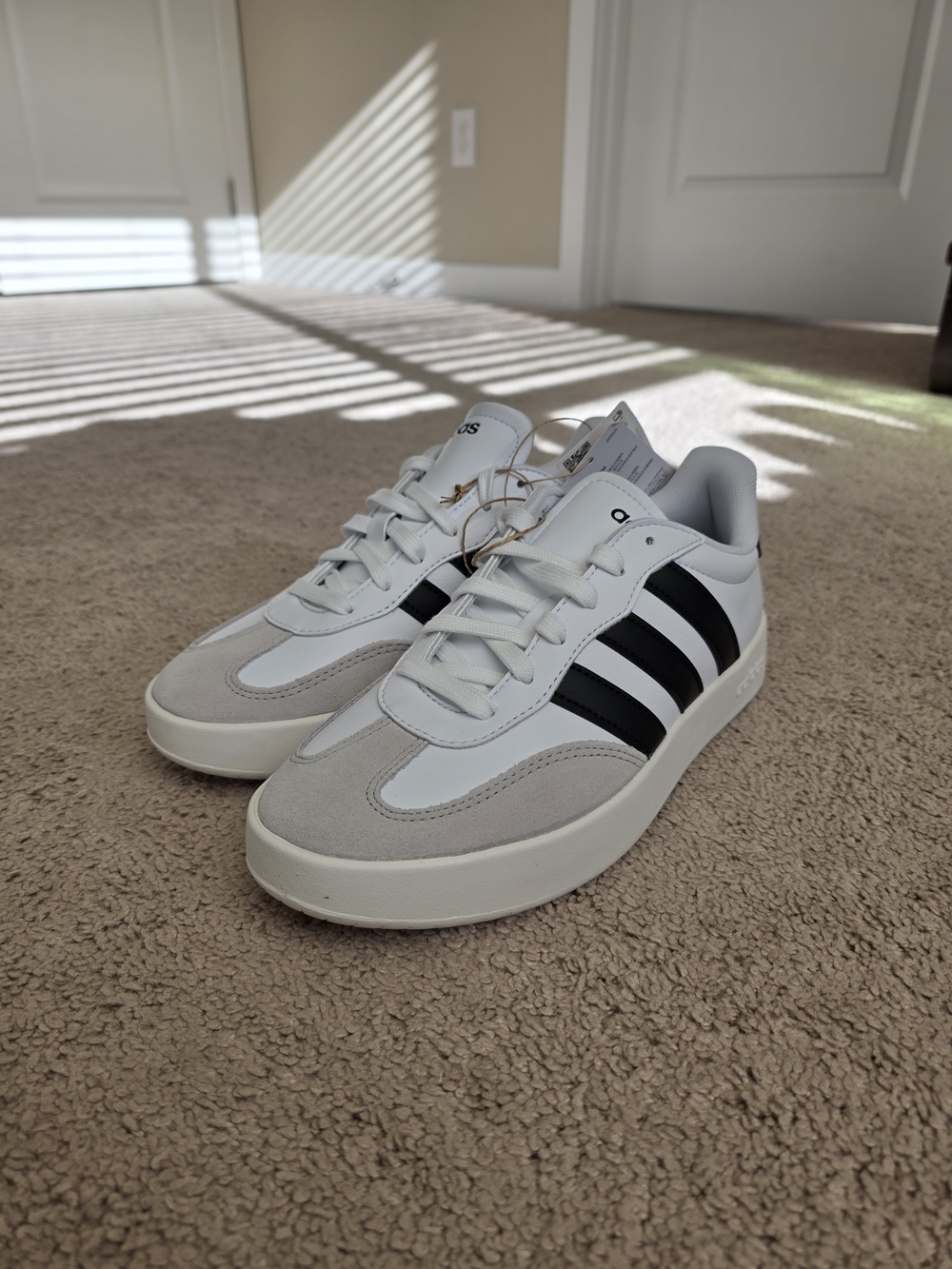 NWT Adidas Barreda Women’s White Black Sneakers IH1229 Size 8 - Picture 2 of 8